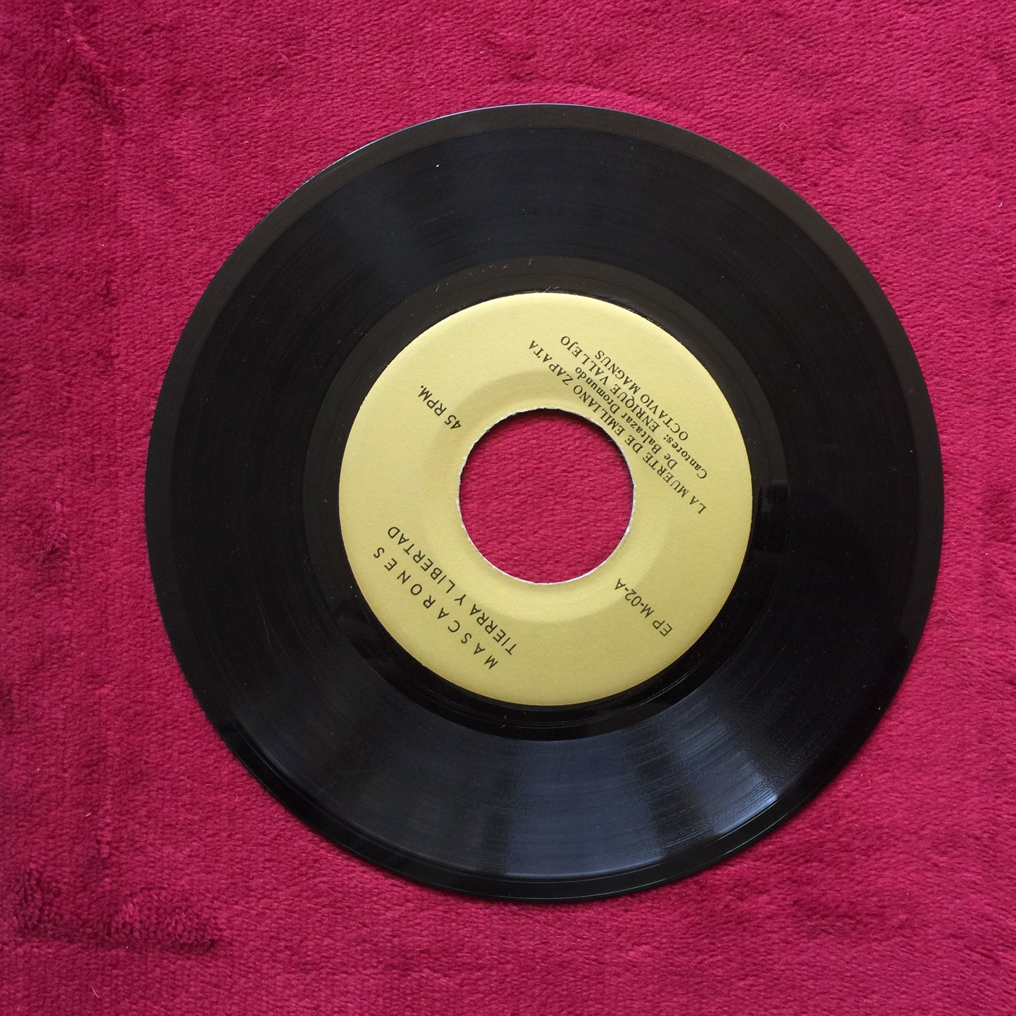 Mascarones – Tierra Y Libertad. Vinilo 7". formato muerto