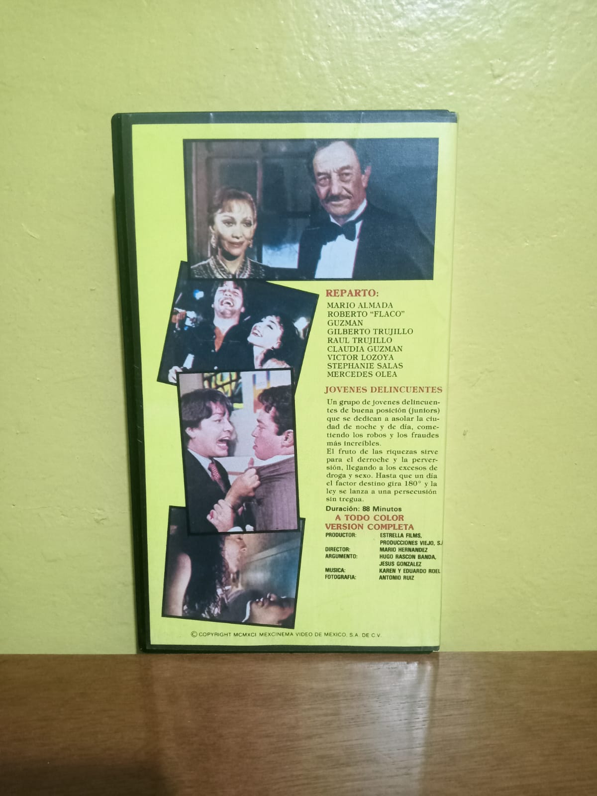 JOVENES DELINCUENTES. VHS en buen estado. formato muerto