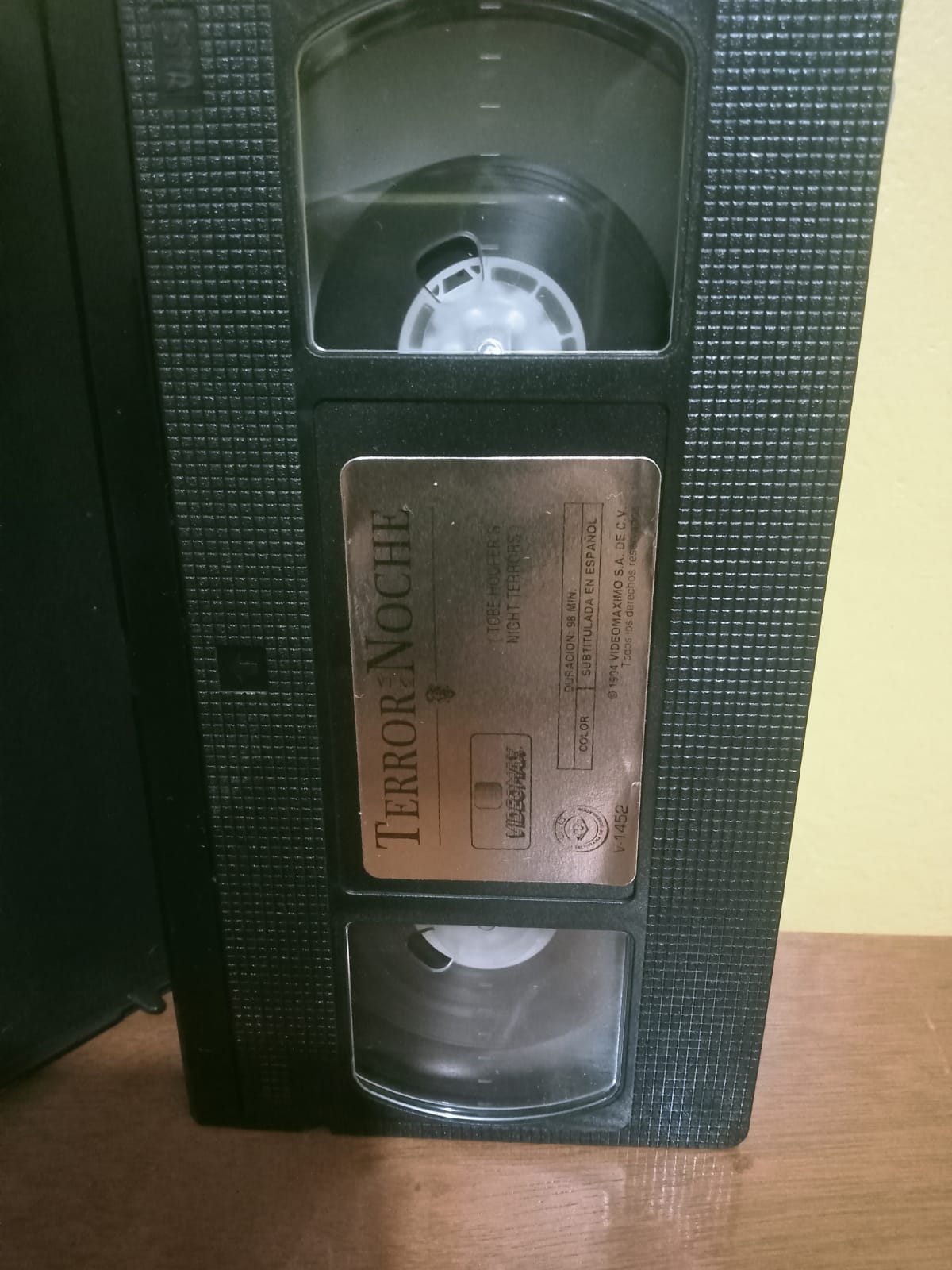 Terror en la noche. VHS en buen estado.