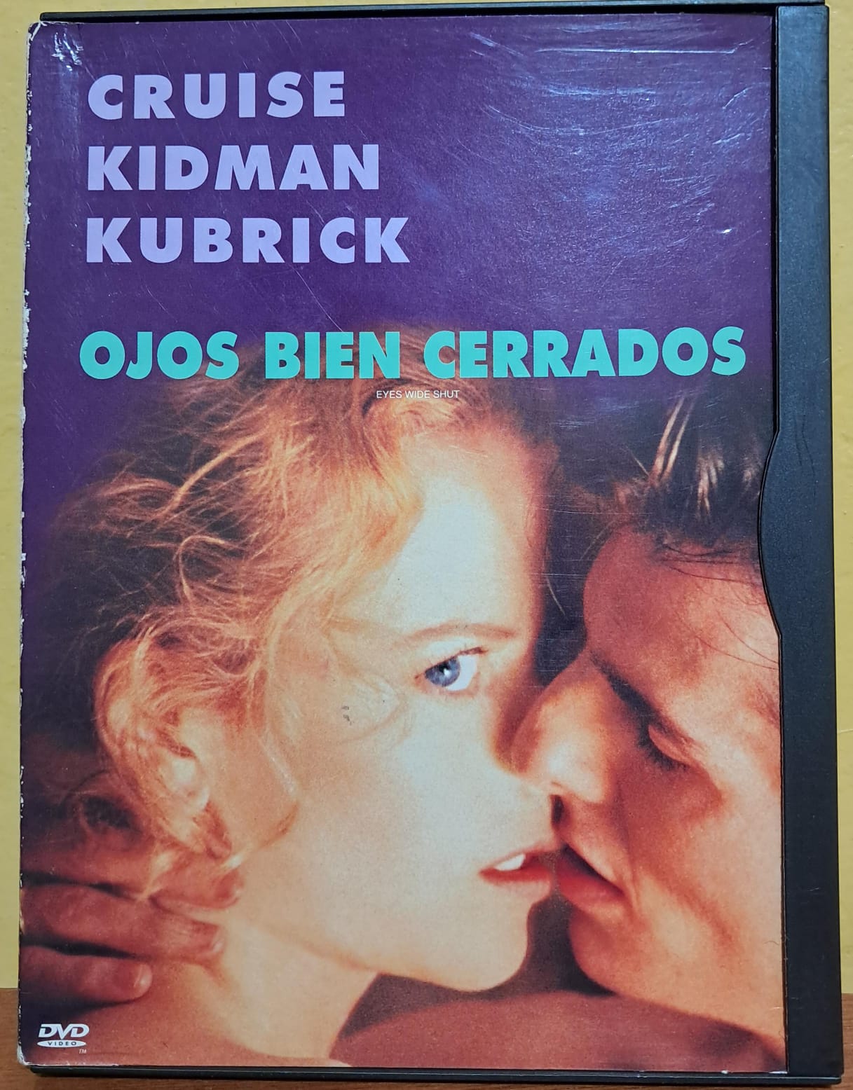 Ojos bien cerrados. DVD nacional en buen estado. formato muerto