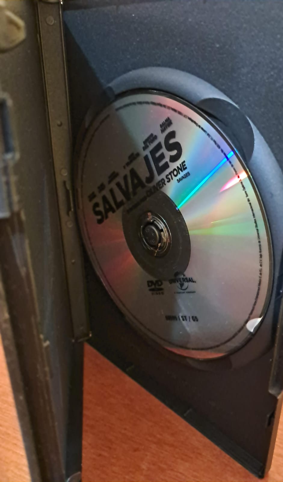 🎬 Salvajes – Dirigida por Oliver Stone (DVD nacional).