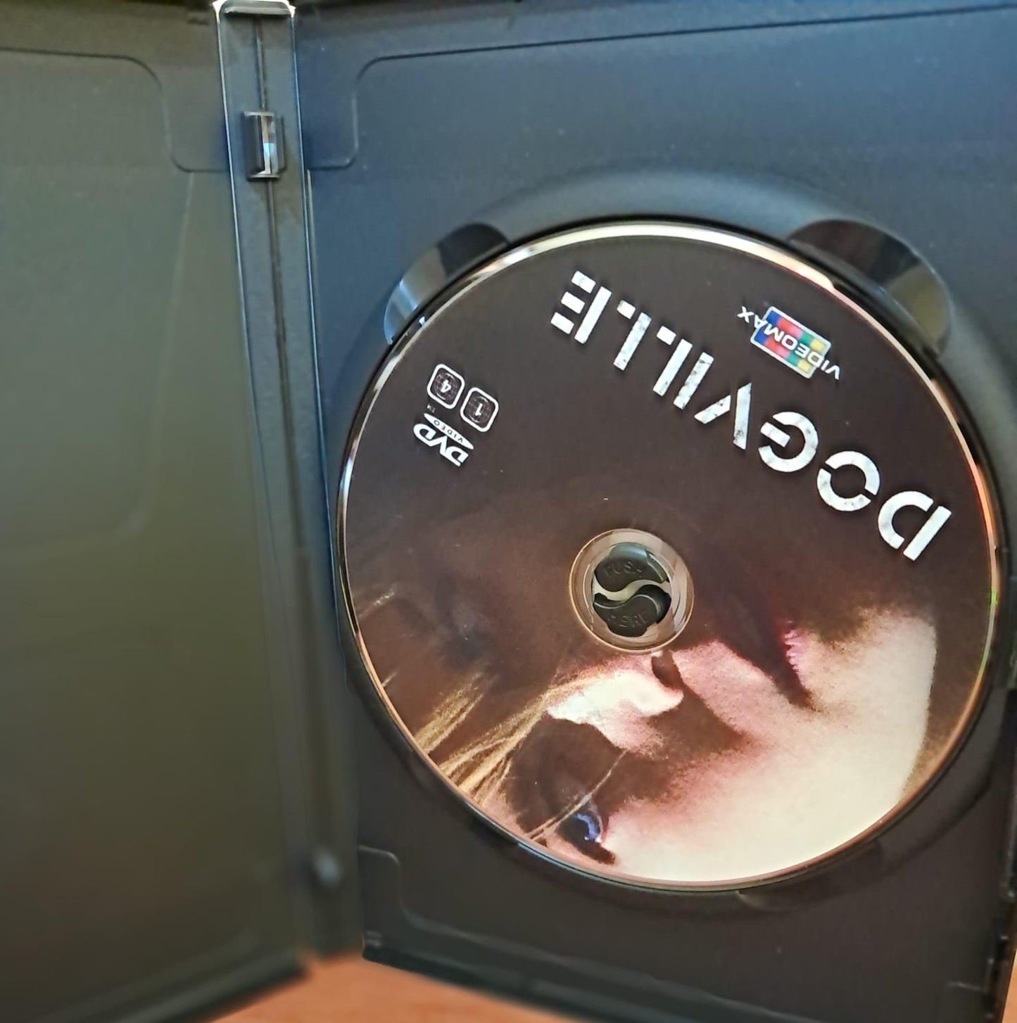 🎬 Dogville – DVD Nacional. Excelente estado. formato muerto