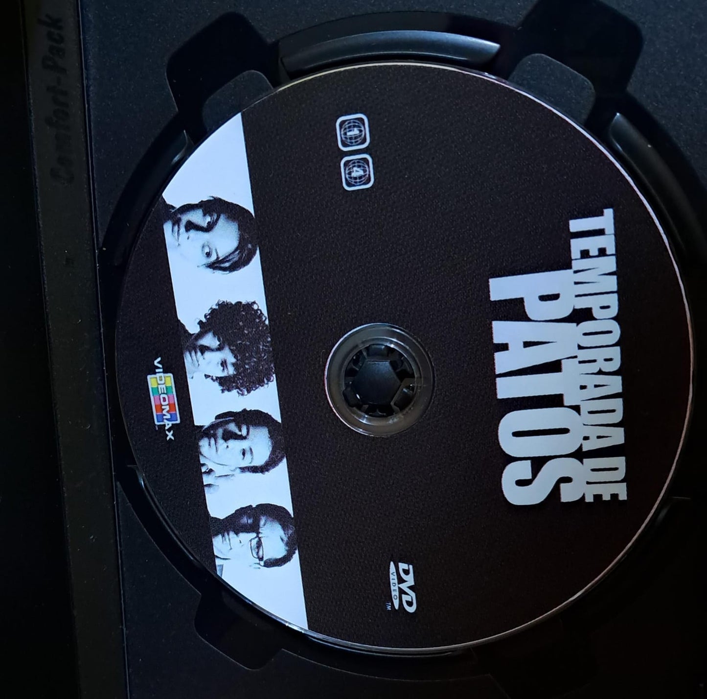 Temporada de Patos. Fernando Eimbcke. DVD en buen estado. formato muerto