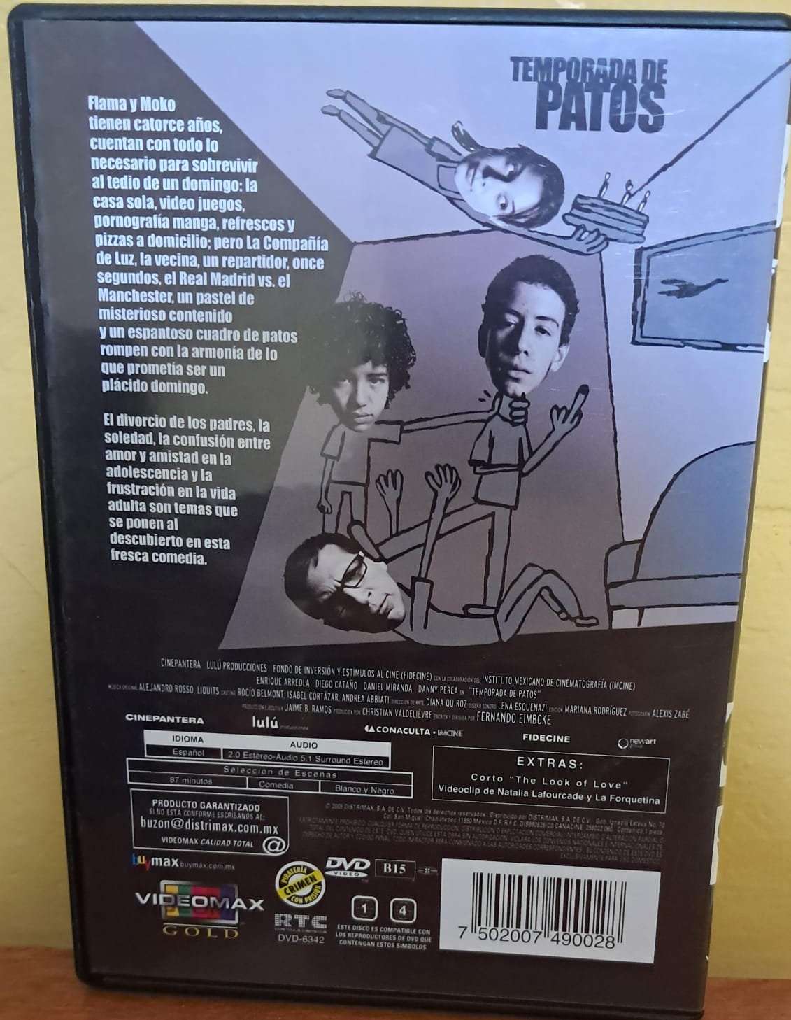 Temporada de Patos. Fernando Eimbcke. DVD en buen estado. formato muerto