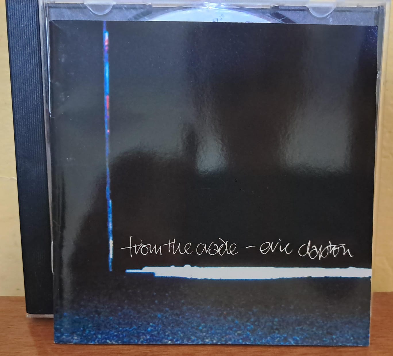 ERIC CLAPTON – FROM THE CRADLE. CD en buen estado. formato muerto