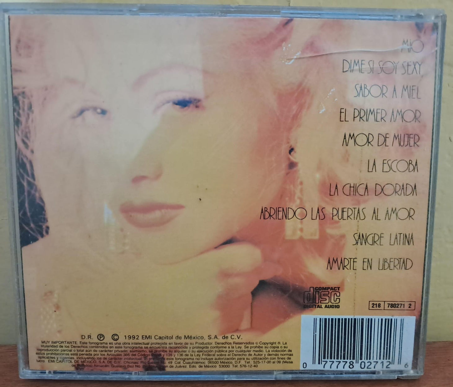 Paulina Rubio – La Chica Dorada. Cd. formato muerto
