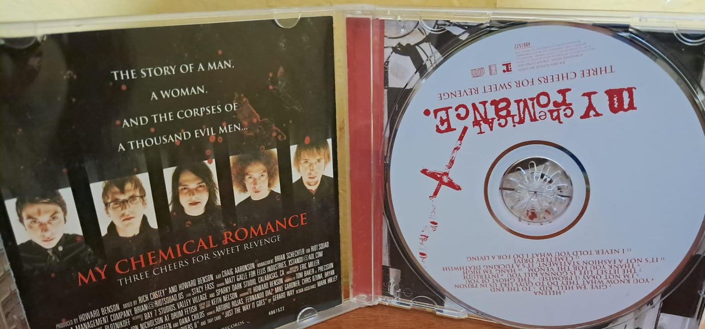 MY CHEMICAL ROMANCE – THREE CHEERS FOR SWEET REVENGE. Cd en buen estado. formato muerto