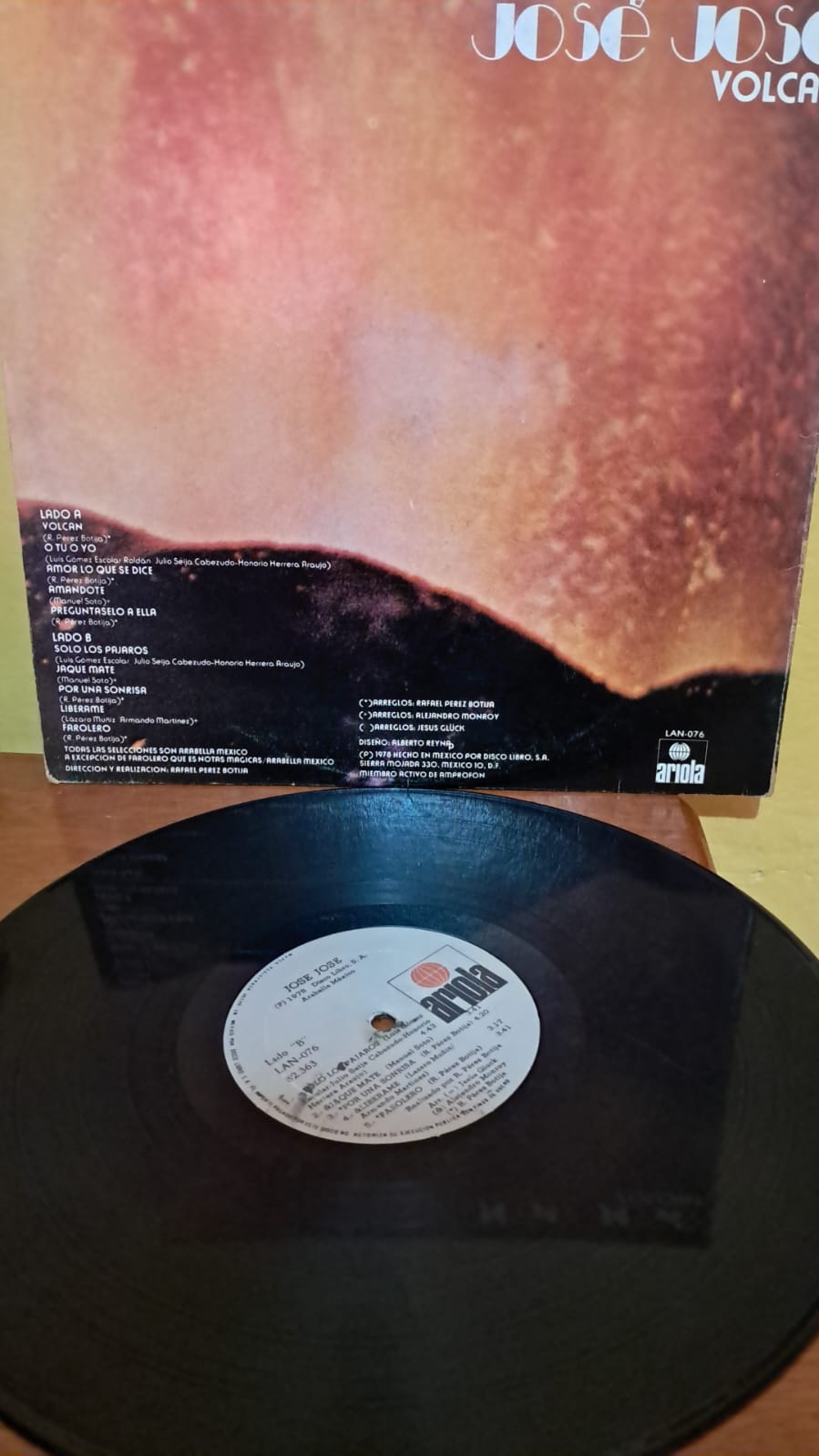 José José – Volcán. Vinilo 1ra edición gatefold. formato muerto