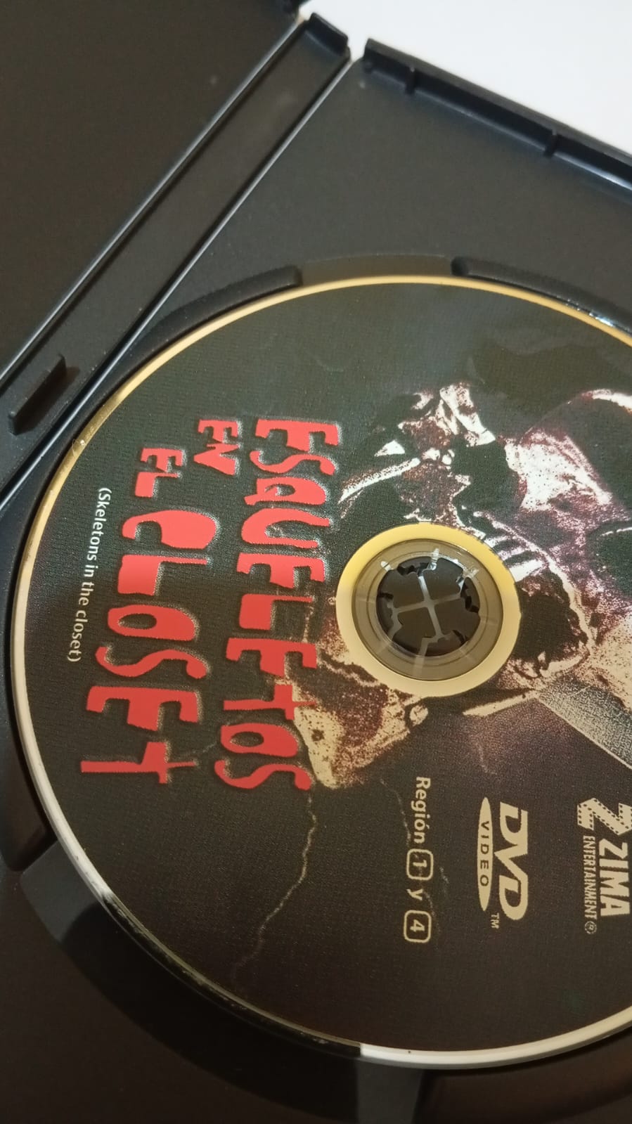 Esqueletos En El Closet Wayne Powers Pelicula Dvd.