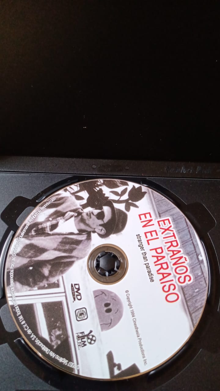 Extraños en el paraíso. Título original: Stranger Than Paradise. DVD.