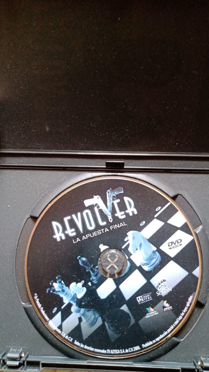 Revolver — DVD nacional.