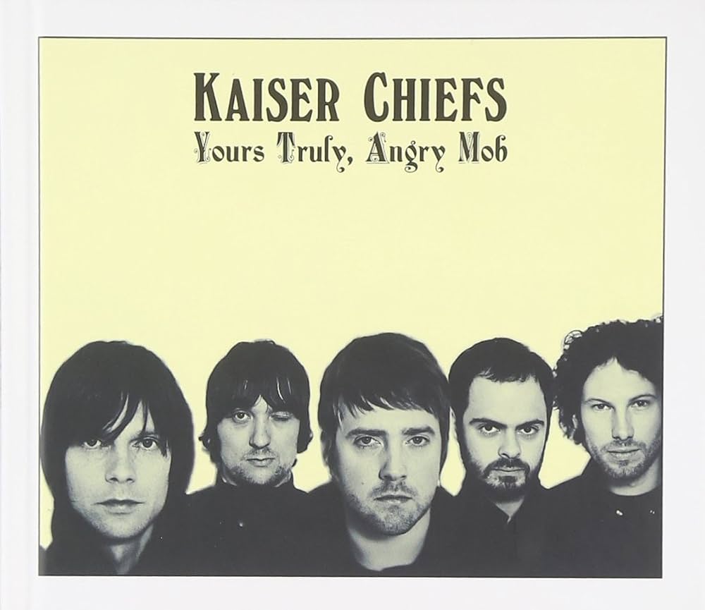 Kaiser Chiefs – Yours Truly, Angry Mob (CD en excelente estado autografiado).
