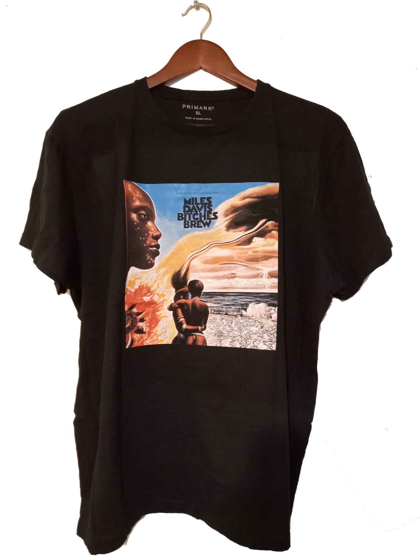 Miles Davis. Playera negra cuello redondo.