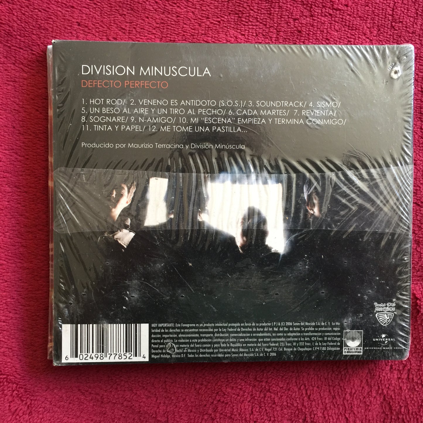 División Minúscula. Defecto Perfecto. Cd nuevo, cerrado.