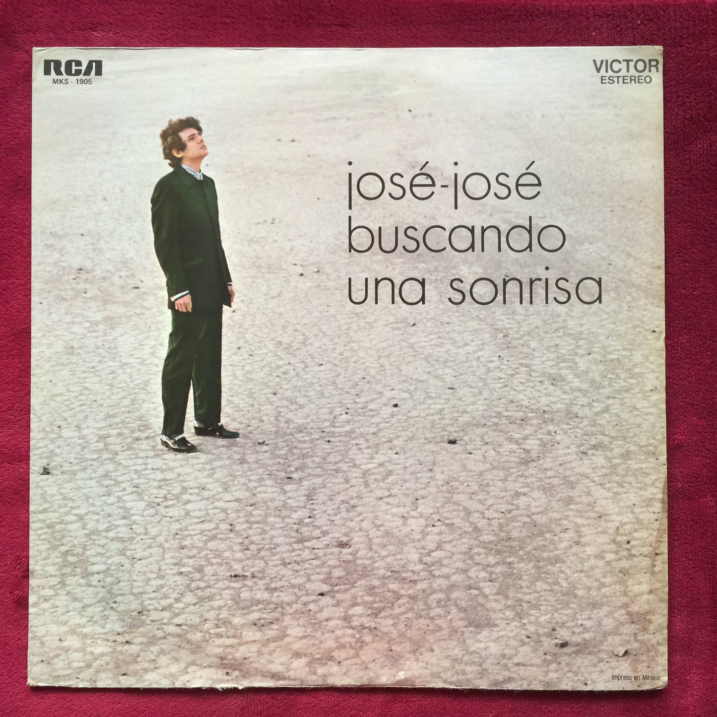 José José – Buscando Una Sonrisa. Vinilo 1ra edición en buen estado. formato muerto