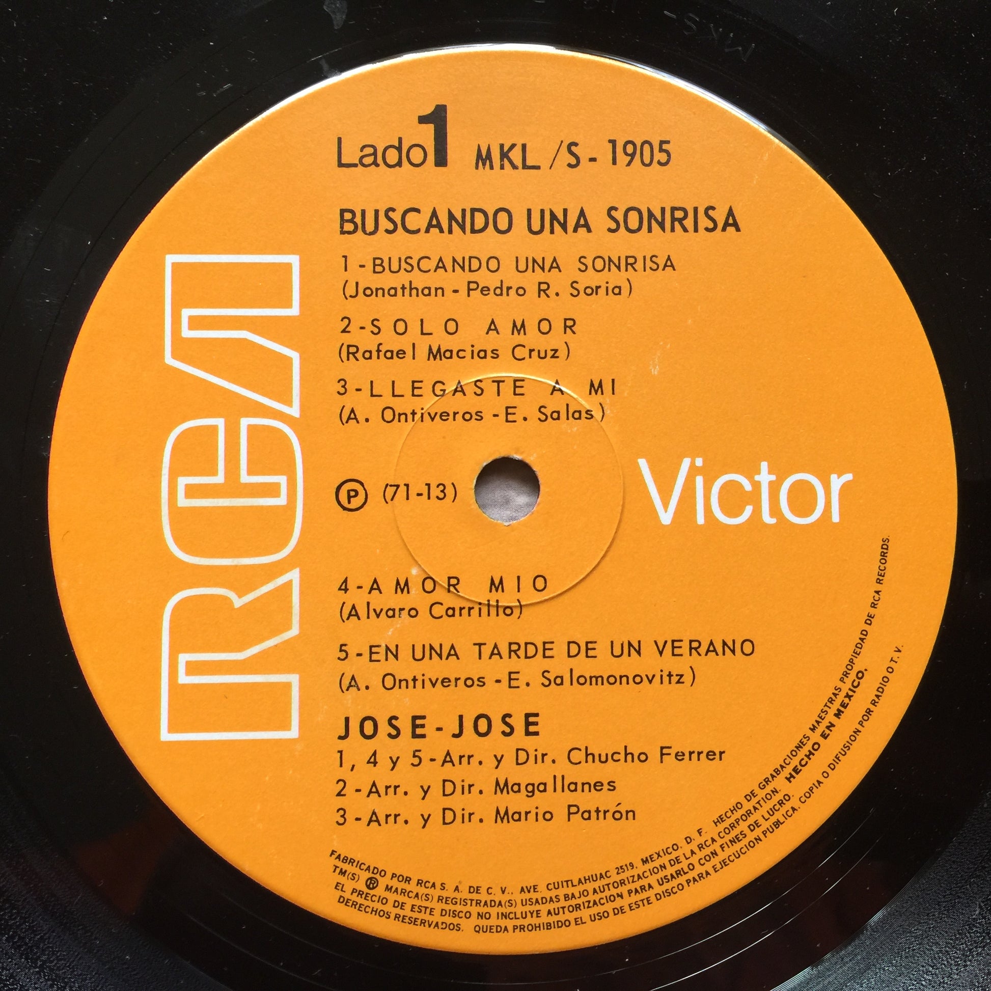 José José – Buscando Una Sonrisa. Vinilo 1ra edición en buen estado. formato muerto