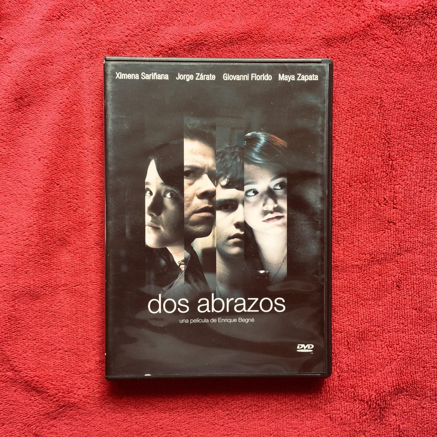 Dos abrazos. DVD nacional en buen estado. ormato muerto