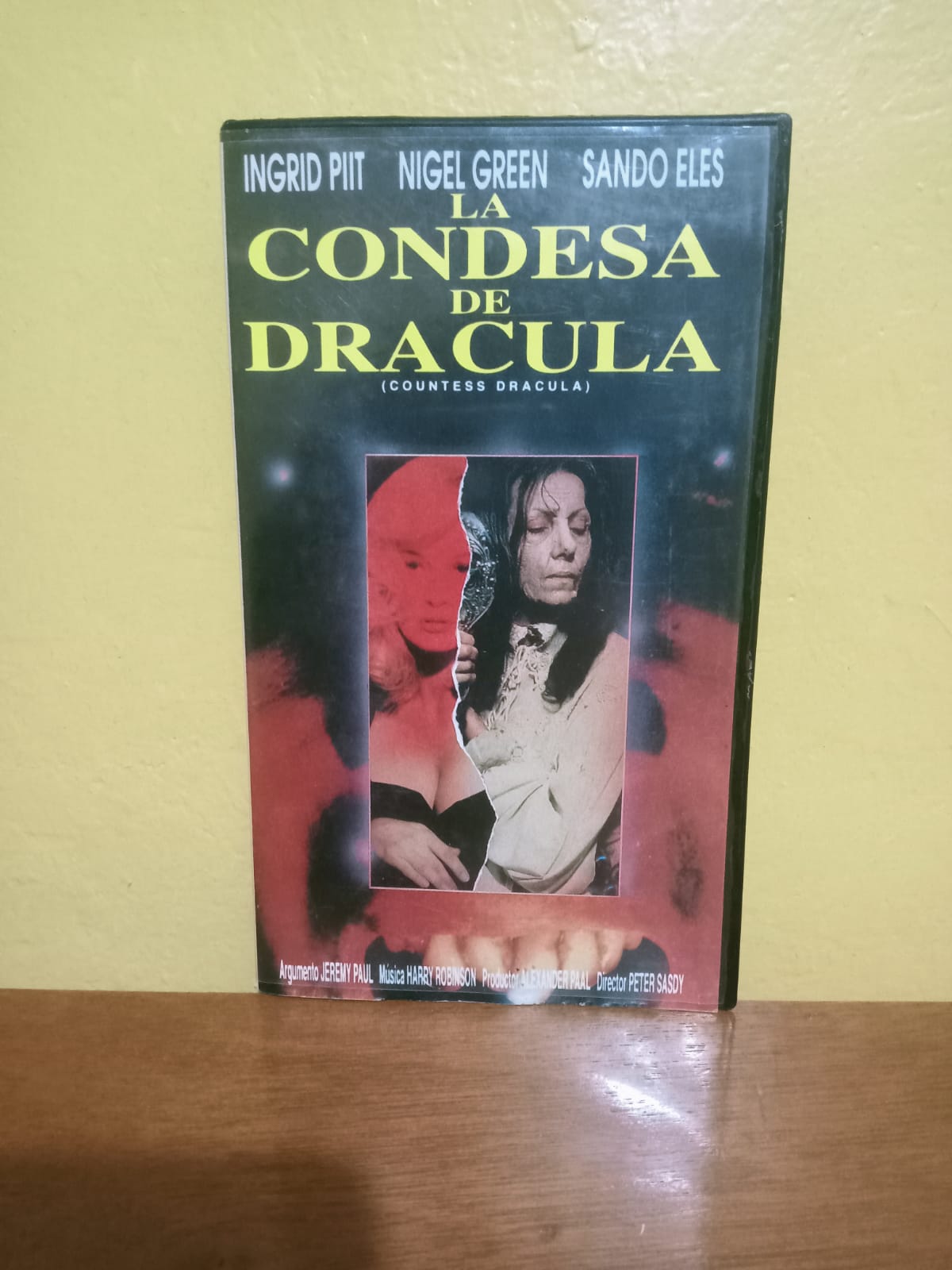 LA CONDESA DE DRACULA. VHS en buen estado. formato muerto