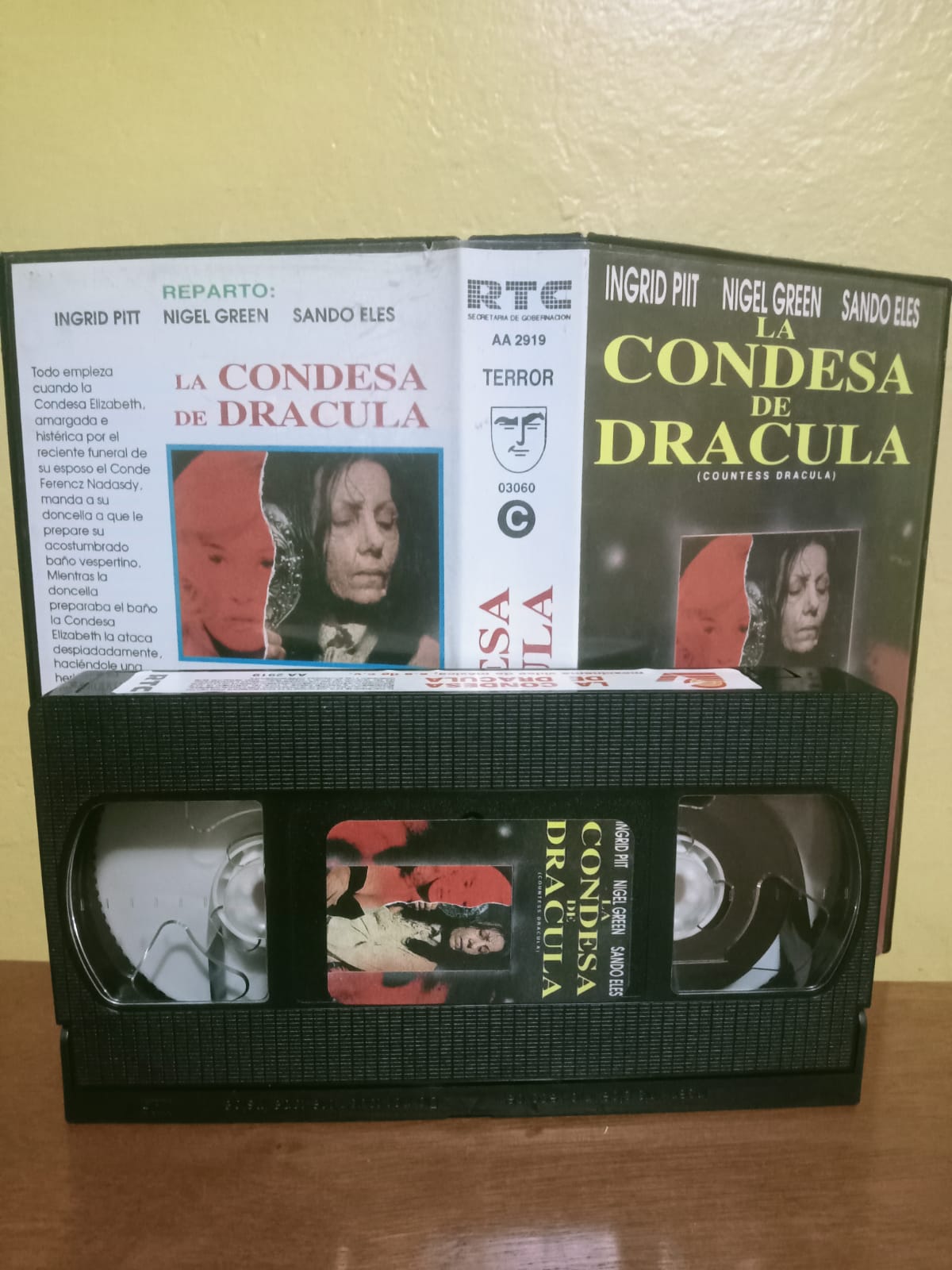 LA CONDESA DE DRACULA. VHS en buen estado. formato muerto