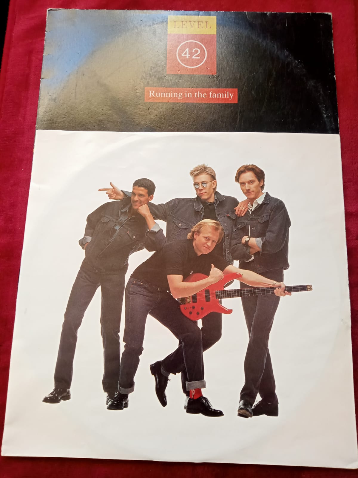 Level 42. Running in the Family. Vinilo nacional, completo, en buen estado. formato muerto