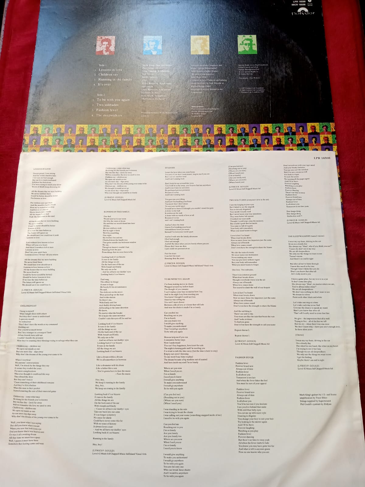 Level 42. Running in the Family. Vinilo nacional, completo, en buen estado. formato muerto