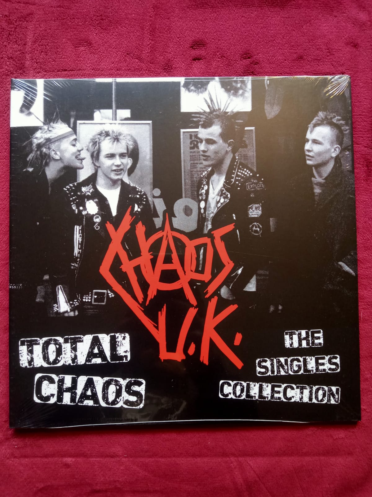 Chaos UK – Total Chaos: The Singles Collection. Vinilo nuevo de color. formato muerto