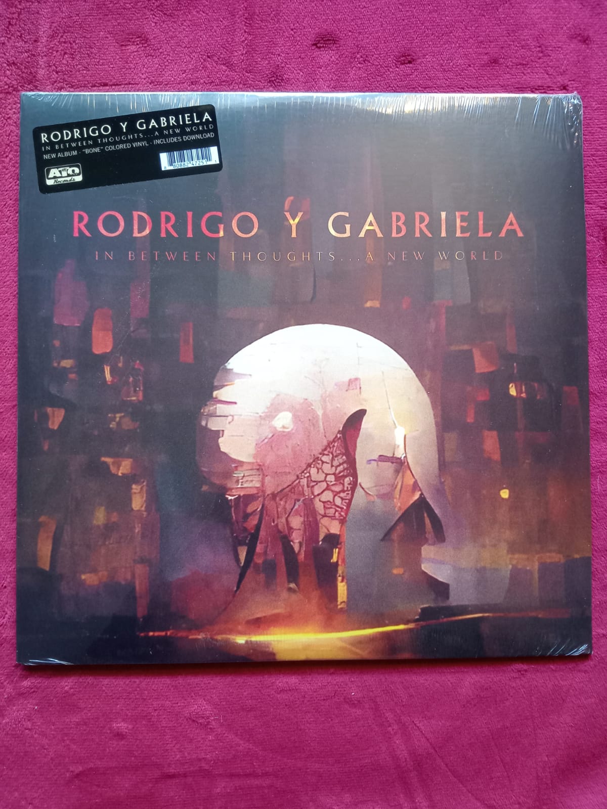 Rodrigo y Gabriela – In Between Thoughts... A New World. Vinilo nuevo de color. formato muerto