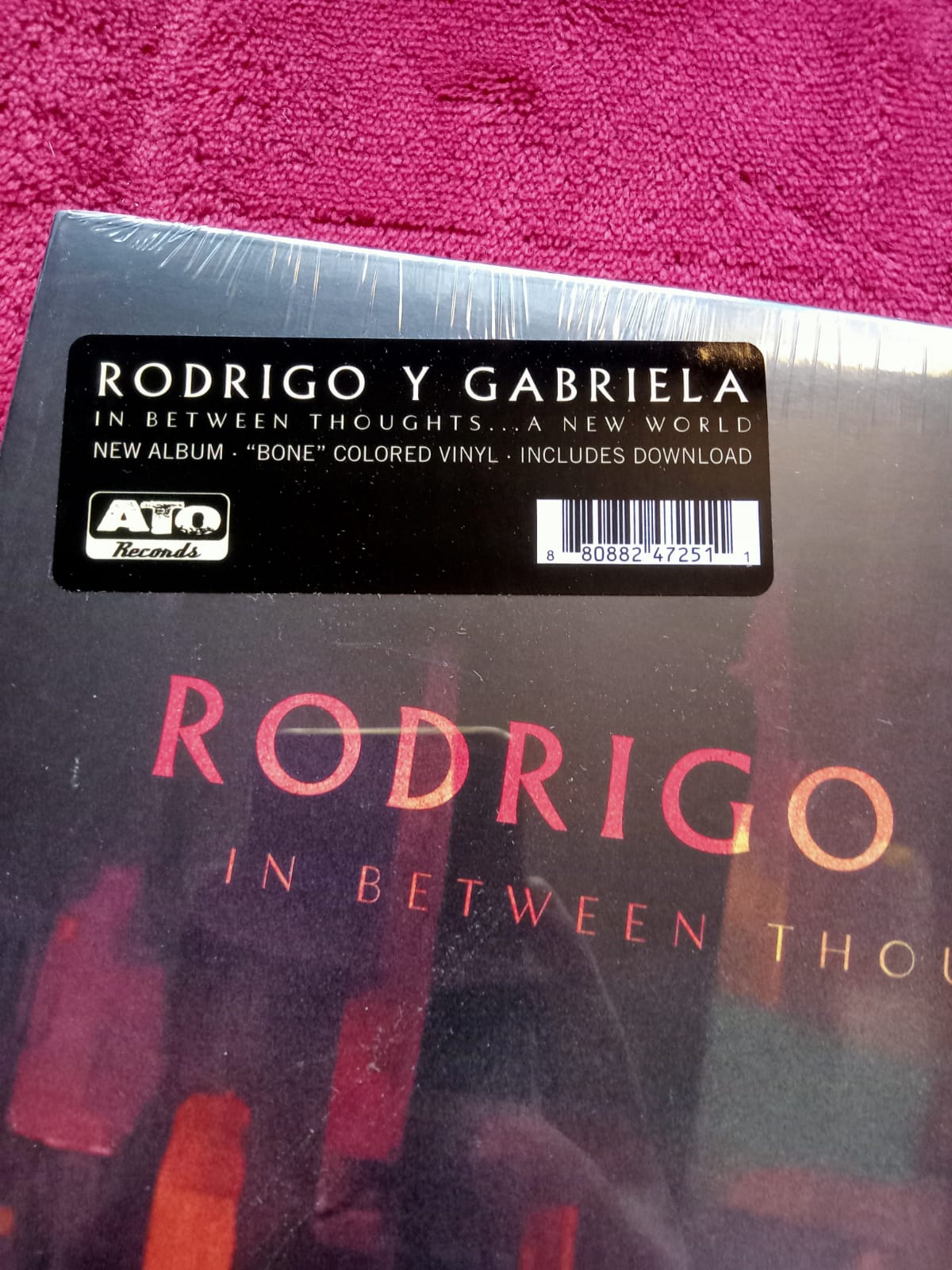 Rodrigo y Gabriela – In Between Thoughts... A New World. Vinilo nuevo de color. formato muerto