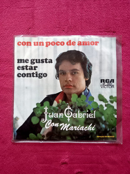 Juan Gabriel – Con Un Poco De Amor / Me Gusta Estar Contigo. formato muerto