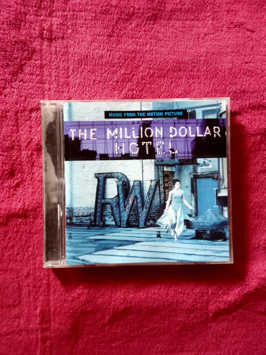 The Million Dollar Hotel. Cd en buen estado. formato muerto