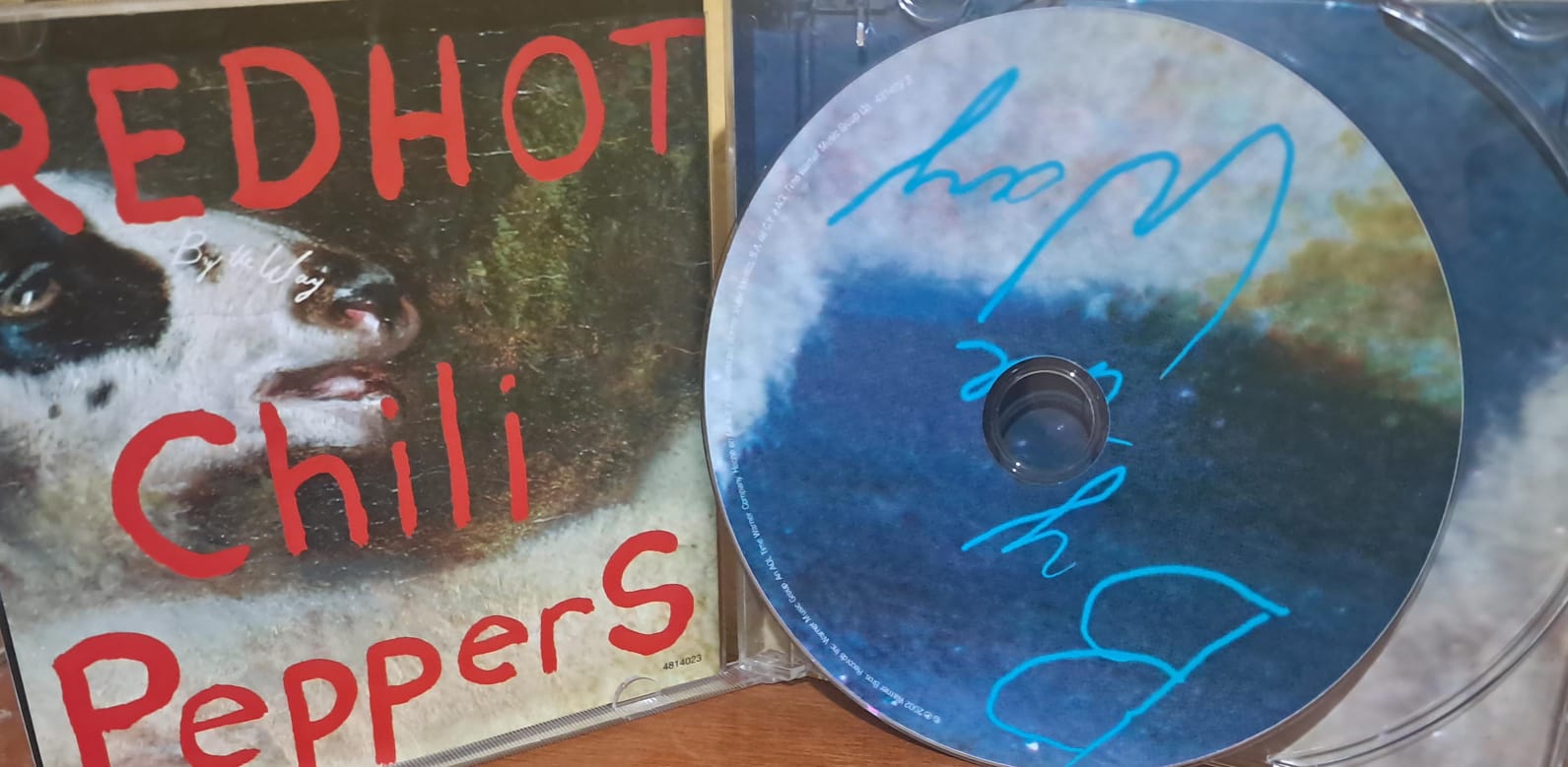 RED HOT CHILI PEPPERS – BY THE WAY. Cd en buen estado. formato muerto