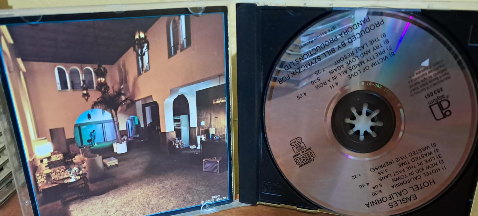 EAGLES - HOTEL CALIFORNIA. Cd importado buen estado. formato muerto