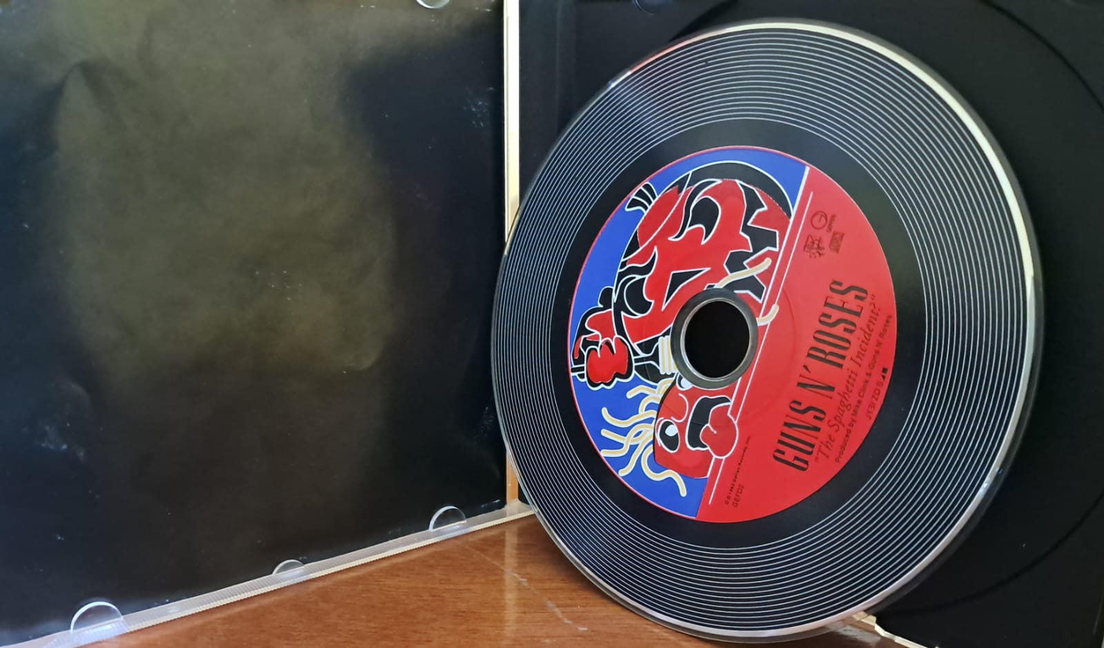 GUNS N' ROSES – THE SPAGHETTI INCIDENT? (CD en buen estado). formato muerto