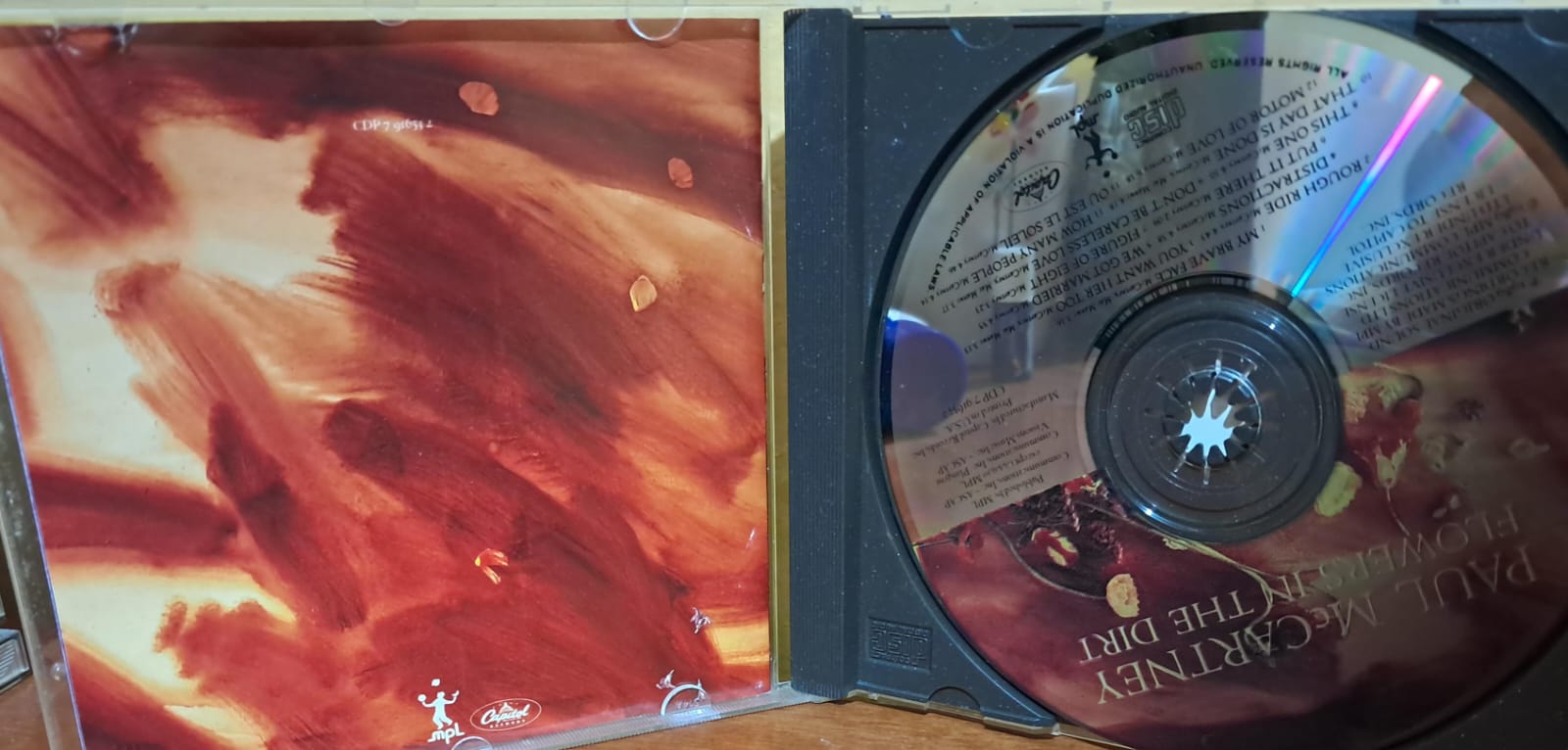 PAUL McCARTNEY – FLOWERS IN THE DIRT. Cd en buen estado. formato muerto