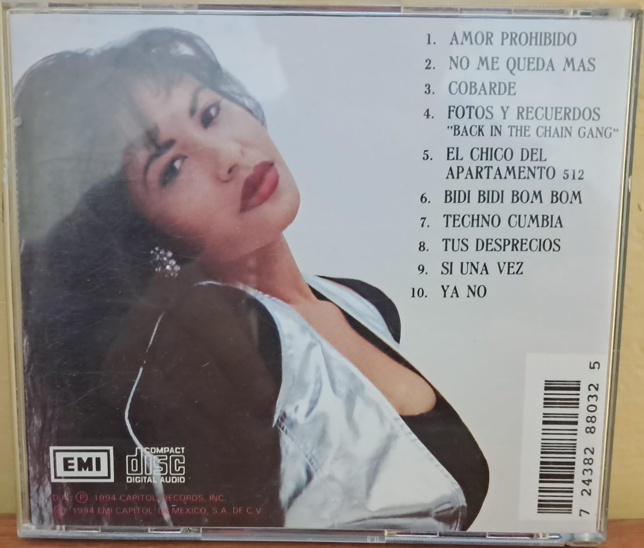 SELENA – AMOR PROHIBIDO. Cd en excelente estado. formato muerto