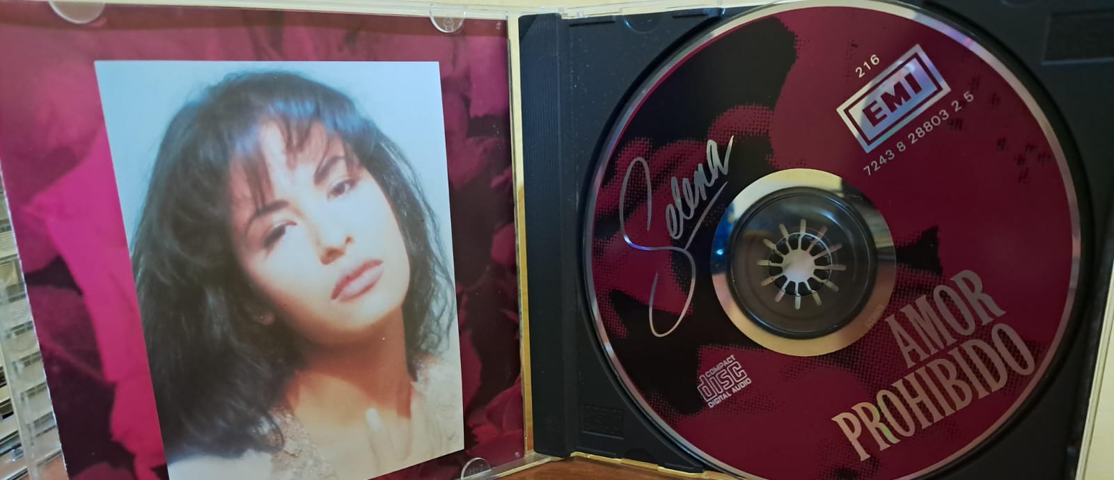 SELENA – AMOR PROHIBIDO. Cd en excelente estado. formato muerto