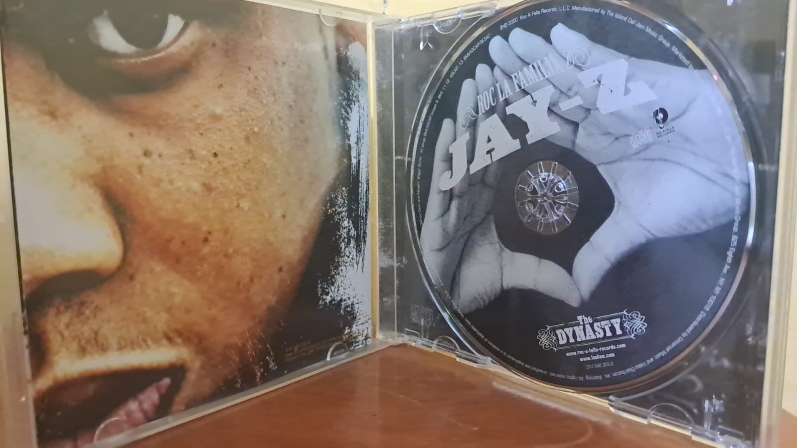  JAY-Z – The Dynasty: Roc La Familia. Cd en buen estado.  formato muerto