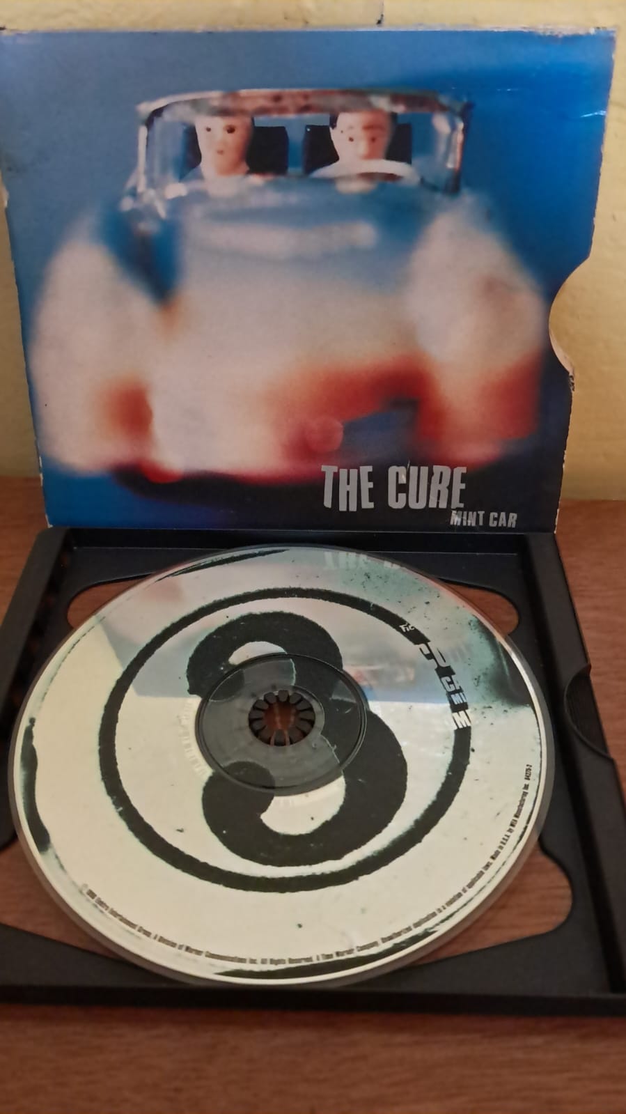 The Cure – Mint Car. Cd en buen estado. formato muerto