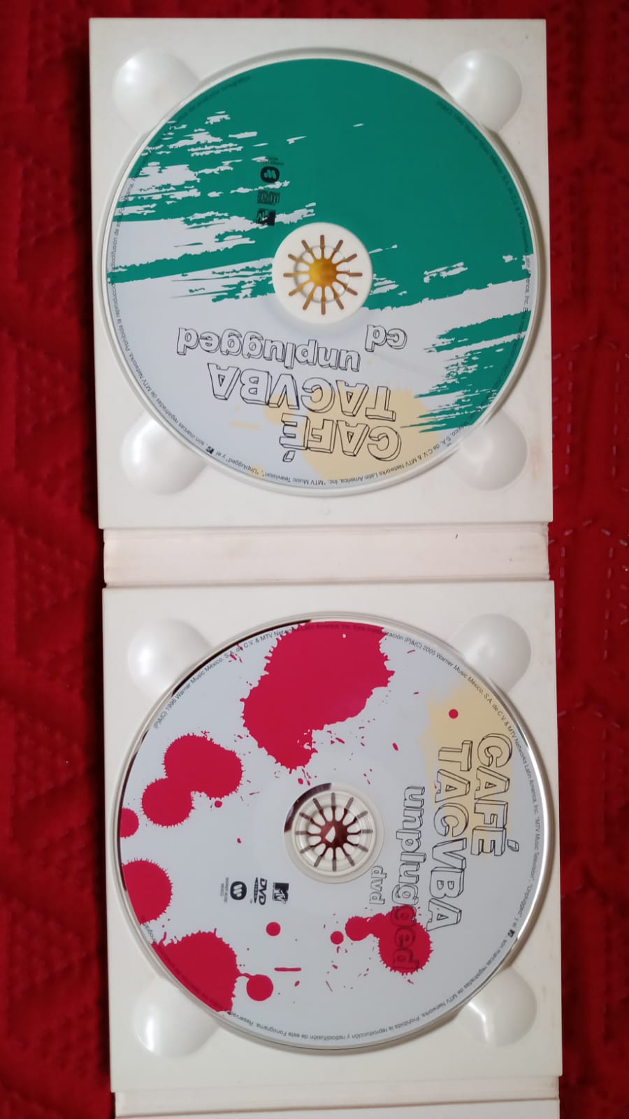 El grupo más emblemático del rock alternativo mexicano, álbum MTV Unplugged grabado en 1995. Café Tacvba fue la primera banda de rock latino en grabar un episodio de la serie MTV Unplugged. El combo CD/DVD está en formato 5.1.
