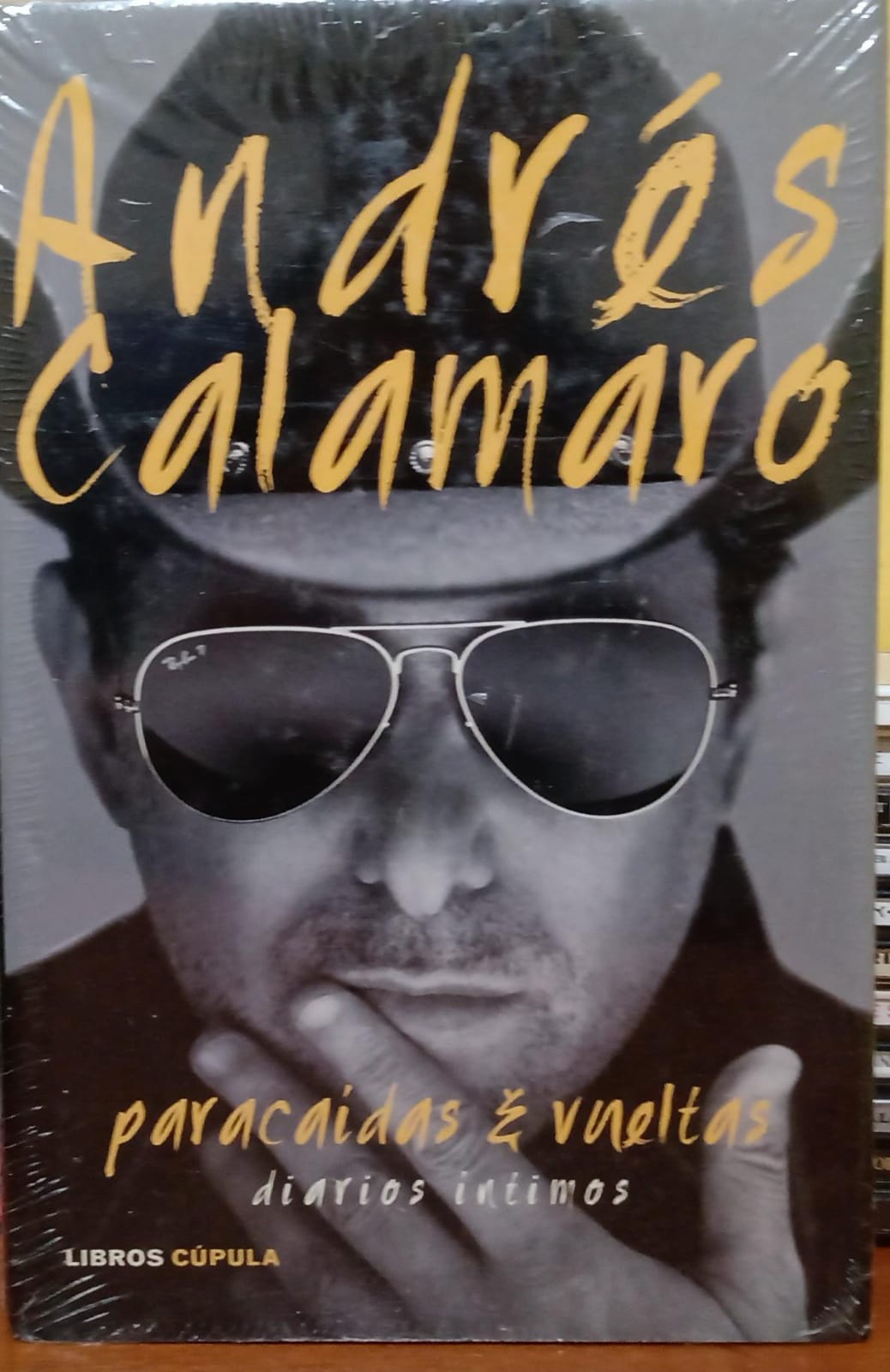 Paracaídas y vueltas: diarios íntimos. Libro pasta dura. Andrés Calamaro. Nuevo. tienda de discos en méxico formato muerto