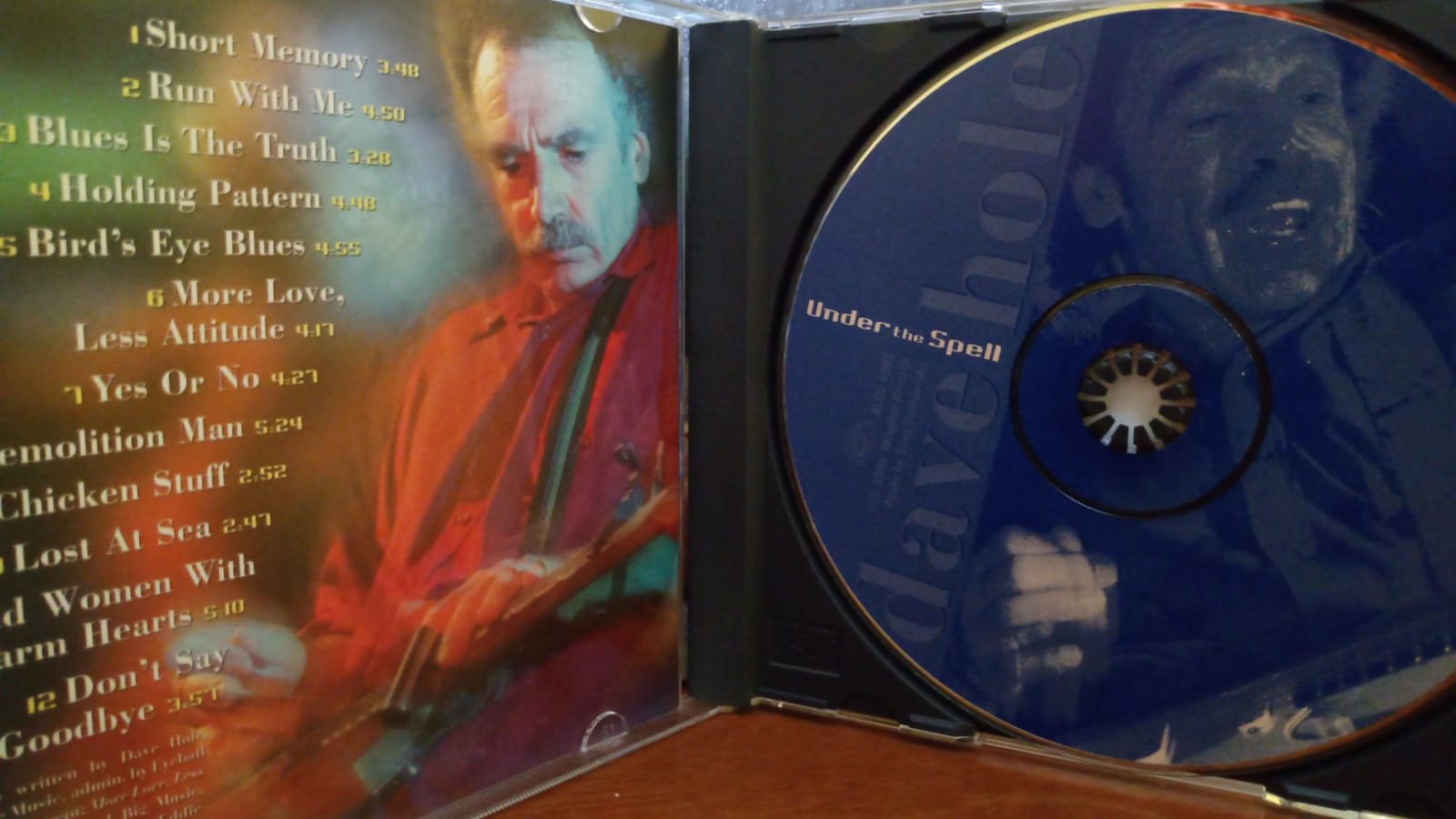 Dave Hole – Under The Spell. Cd excelente estado. tienda de discos en méxico formato muerto