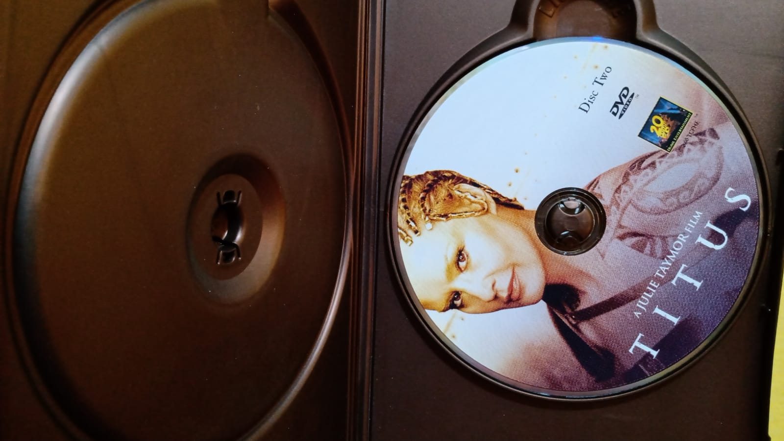 Titus [DVD doble importado]. tienda de discos en méxico formato muerto