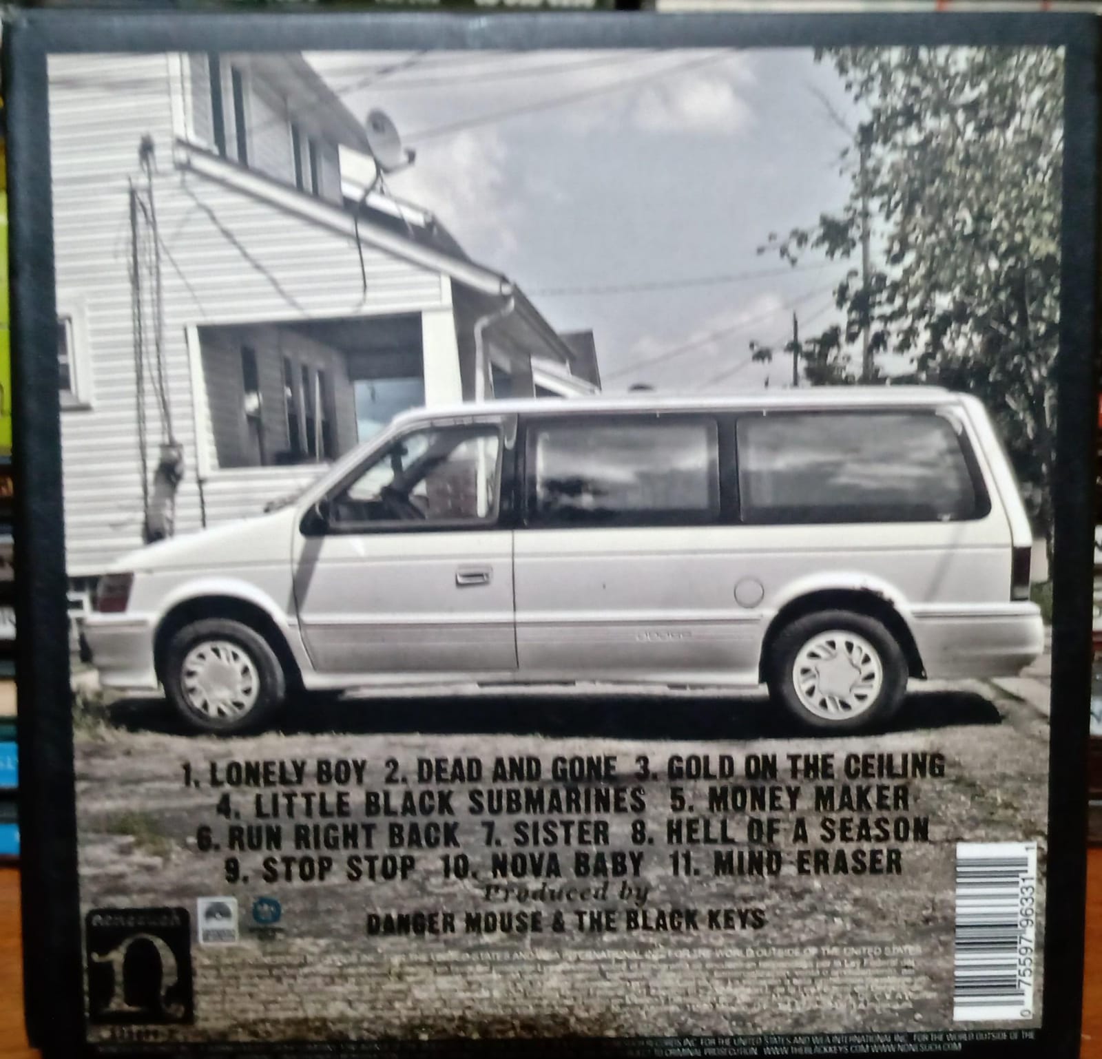 The Black Keys. El Camino. CD. Buen estado. Funda Digipack cuádruple. tienda de discos en méxico formato muerto