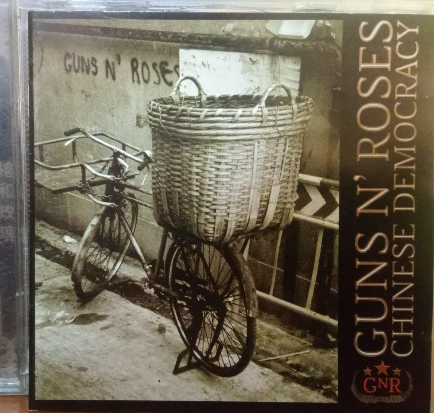 Guns N’ Roses – Chinese Democracy (CD nacional).
