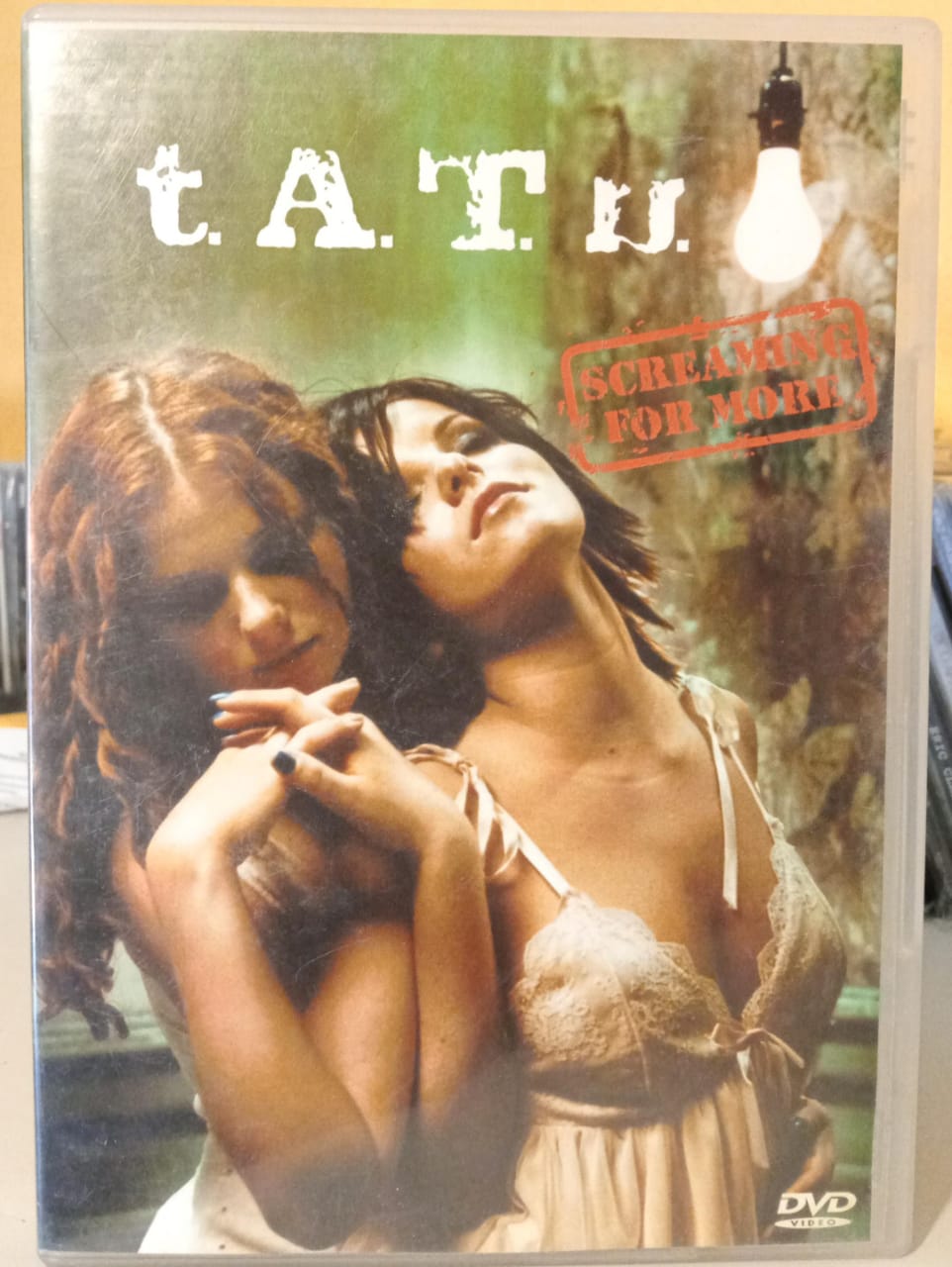 t.A.T.u. – Screaming For More. DVD con póster. Raro. tienda de discos en méxico formato muerto