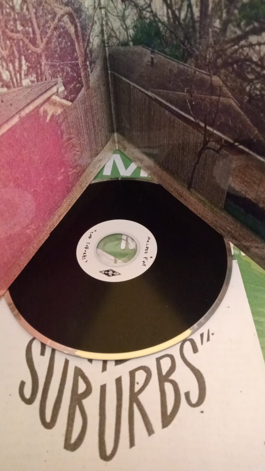 Arcade Fire – The Suburbs. Cd buen estado. tienda de discos en méxico formato muerto