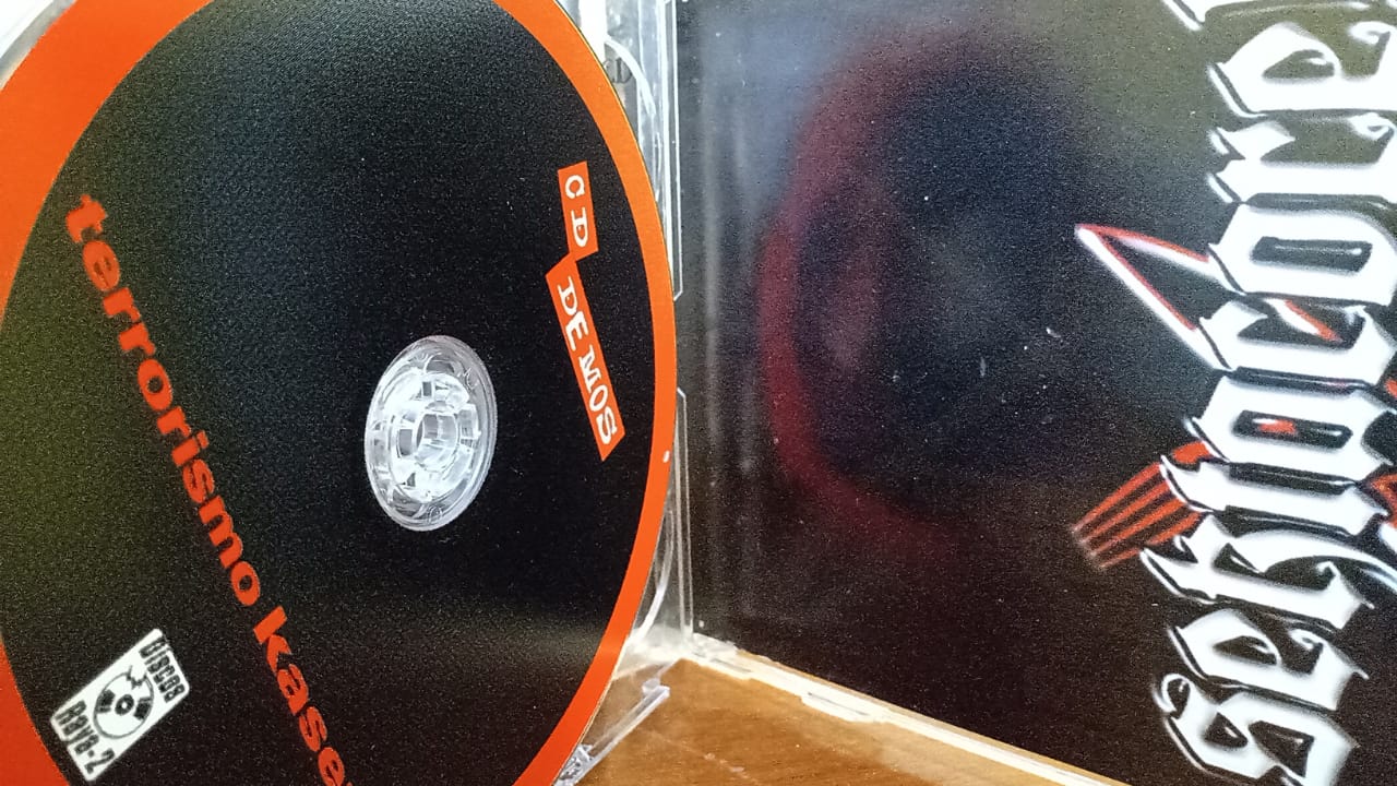 Sekta Core – Terrorismo Kasero CD/DVD. En buen estado.