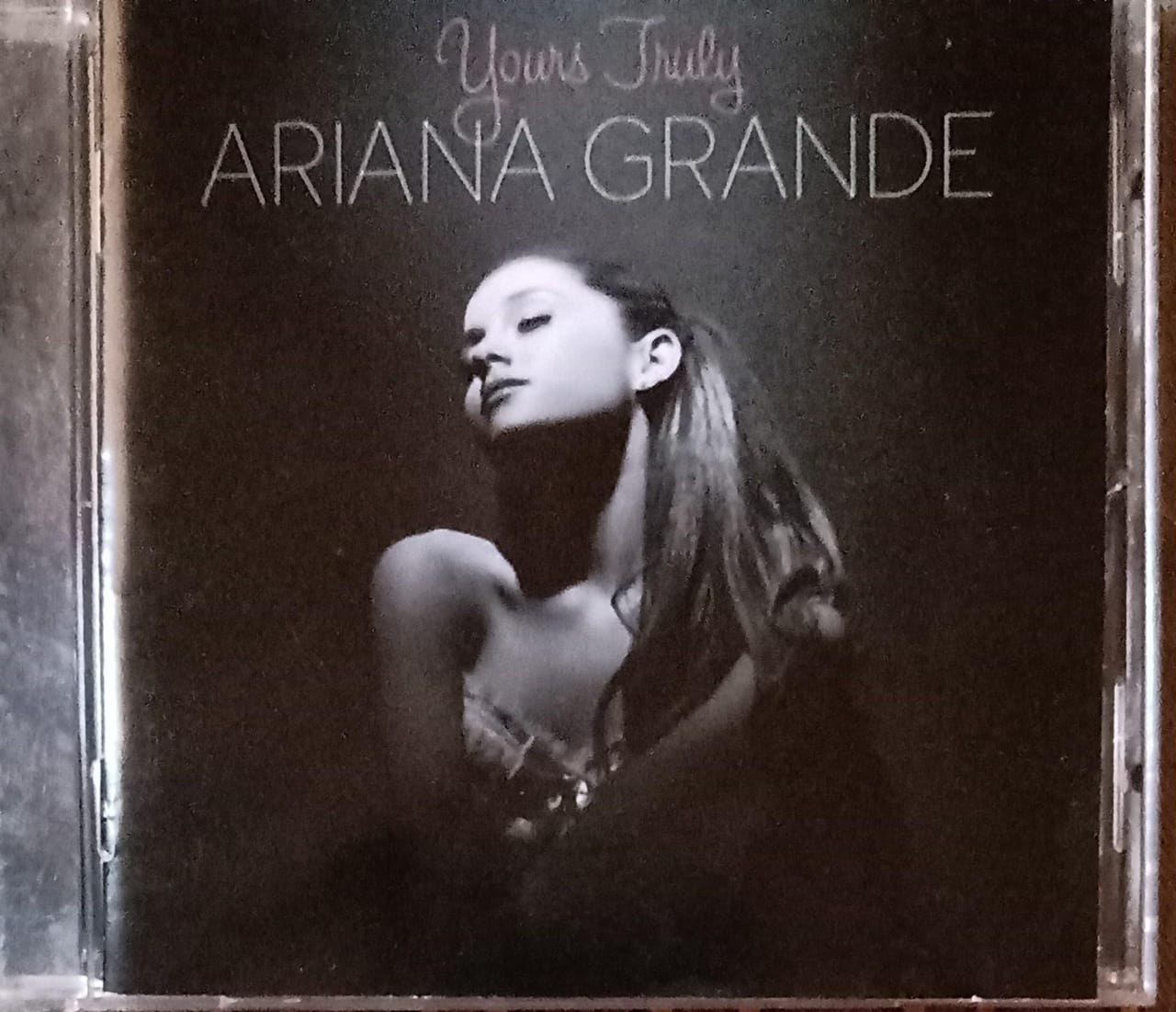 Ariana Grande. Yours Truly . CD en buen estado. tienda de discso en méxico formato muerto