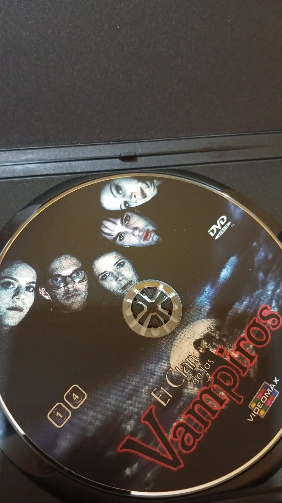 El Clan de los Vampiros. DVD.