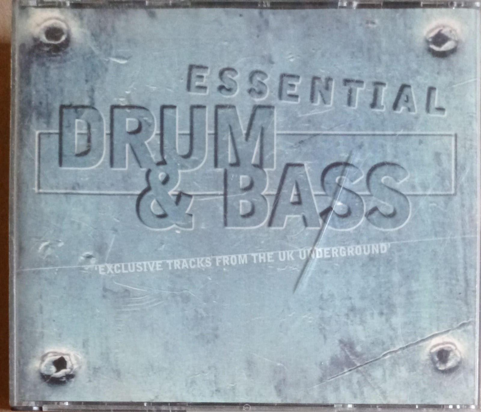 Varios – Essential Drum & Bass ('Exclusive Tracks From The UK Underground'). CD doble. tienda de discos en méxico formato muerto